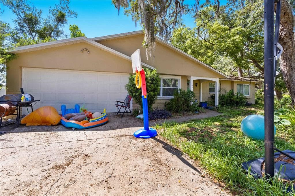 577 WATERFALL DRIVE SPRING HILL, FL 34608