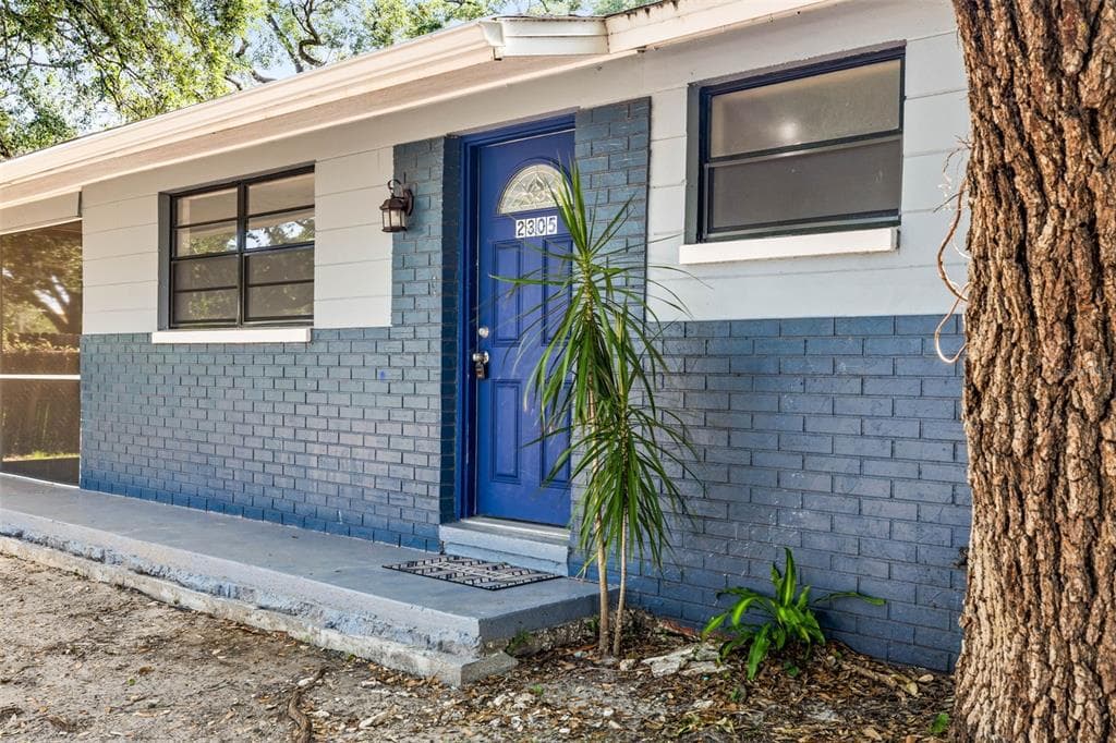 2305 N 48TH STREET TAMPA, FL 33605