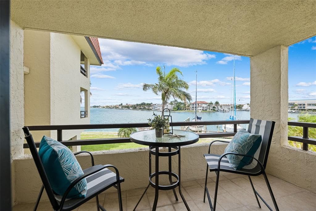 138 1ST STREET E UNIT 106 TIERRA VERDE, FL 33715