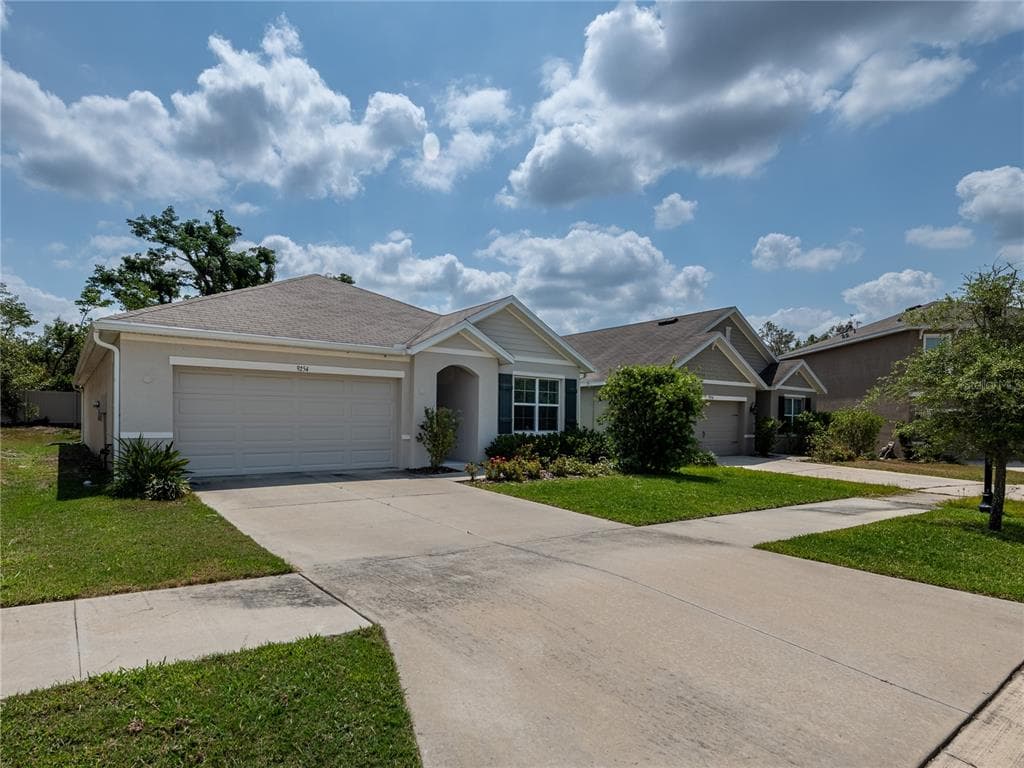 9254 WATOLLA DRIVE THONOTOSASSA, FL 33592