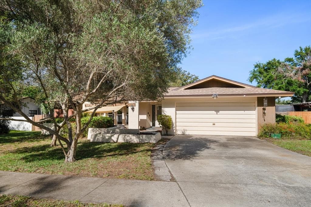 1142 LANCER LANE TARPON SPRINGS, FL 34689