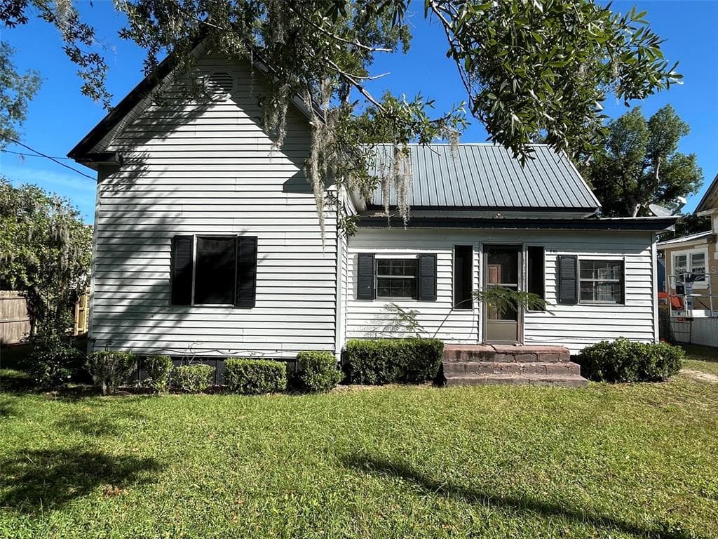 8939 BEVERLY HILLS ROAD LAKELAND, FL 33809