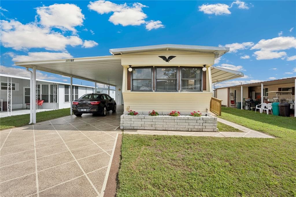 37105 LOIS AVENUE ZEPHYRHILLS, FL 33542