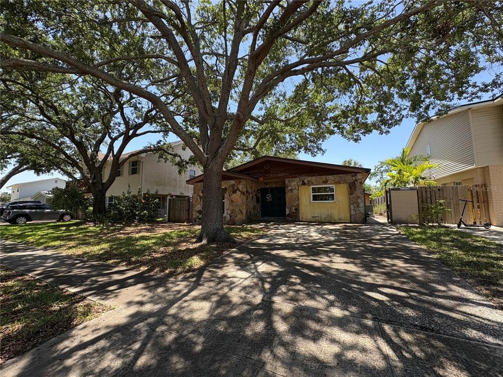 484 ITASCA AVENUE TAMPA, FL 33606