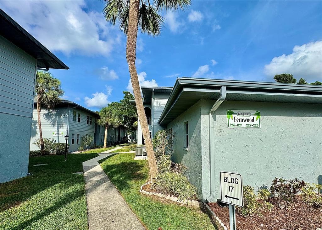 10800 US HIGHWAY 19 N UNIT 127 PINELLAS PARK, FL 33782