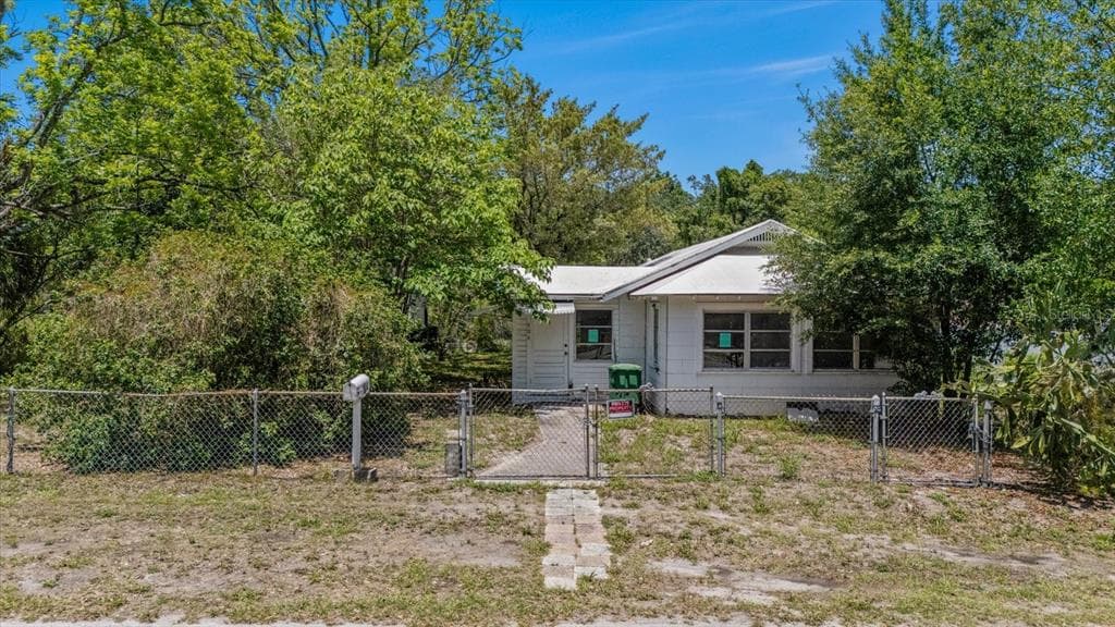 804 E WOOD STREET TAMPA, FL 33604