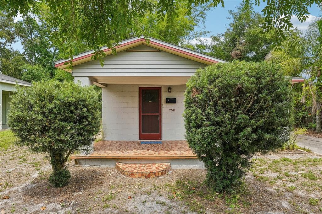 7511 N OLA AVENUE TAMPA, FL 33604