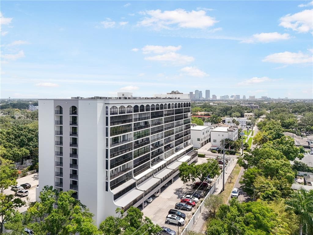3211 W SWANN AVENUE UNIT 605 TAMPA, FL 33609