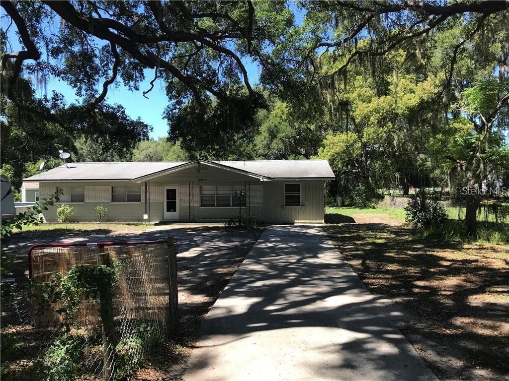4922 THONOTOSASSA ROAD PLANT CITY, FL 33565