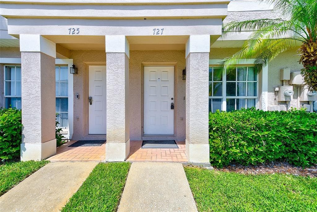 727 KENSINGTON LAKE CIRCLE BRANDON, FL 33511