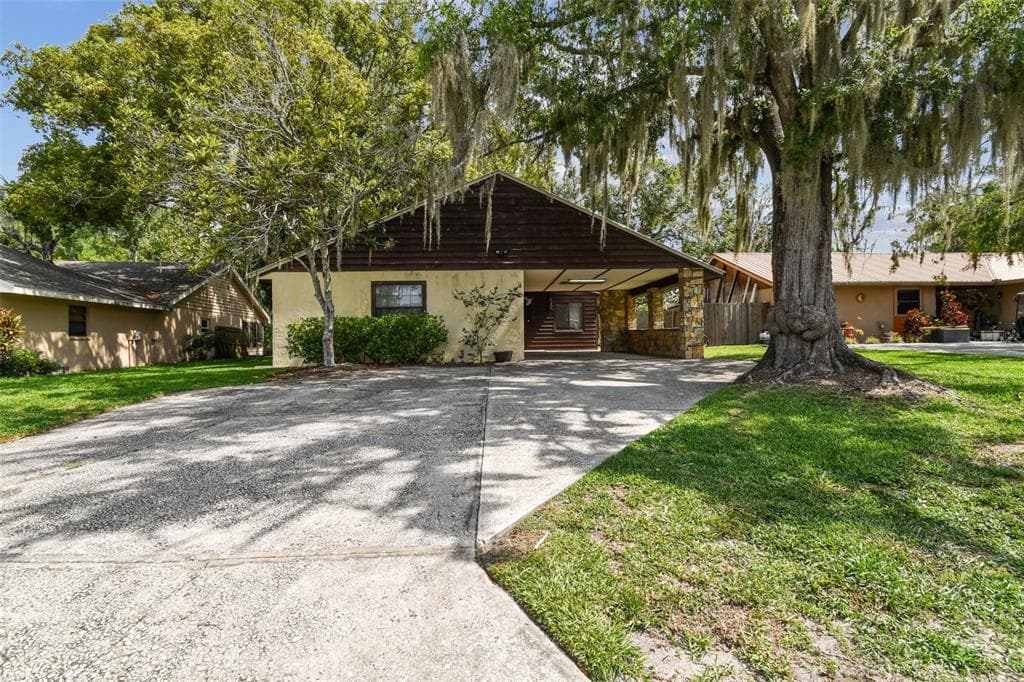 519 MARKET SQUARE W LAKELAND, FL 33813
