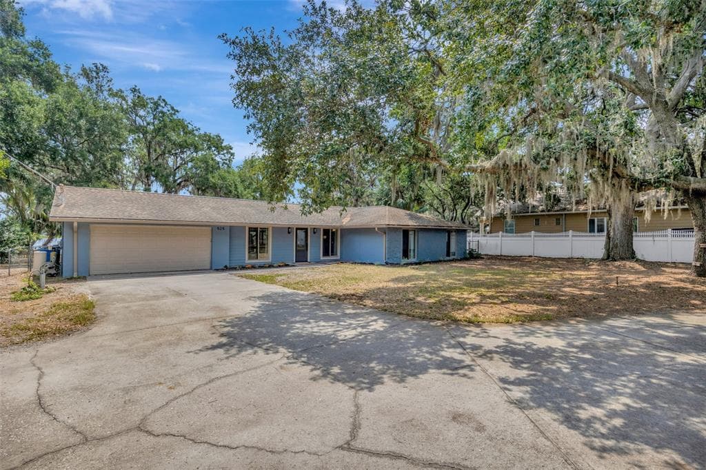 525 GORNTO LAKE ROAD BRANDON, FL 33510