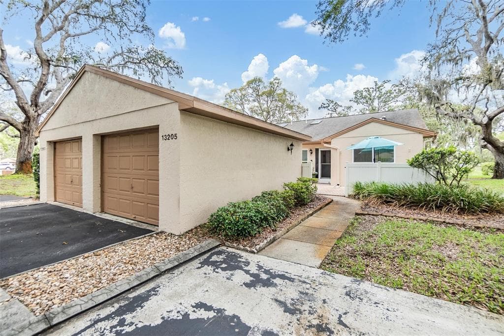 13205 CYPRESS HILL DRIVE HUDSON, FL 34669