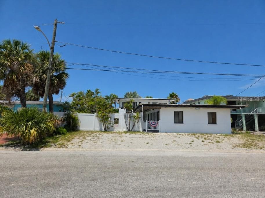 580 BAY ESPLANADE CLEARWATER BEACH, FL 33767