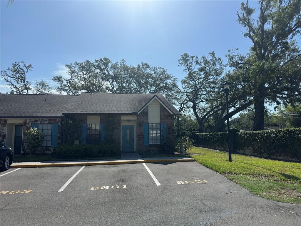 8601 CARROLL OAKS DRIVE TAMPA, FL 33614