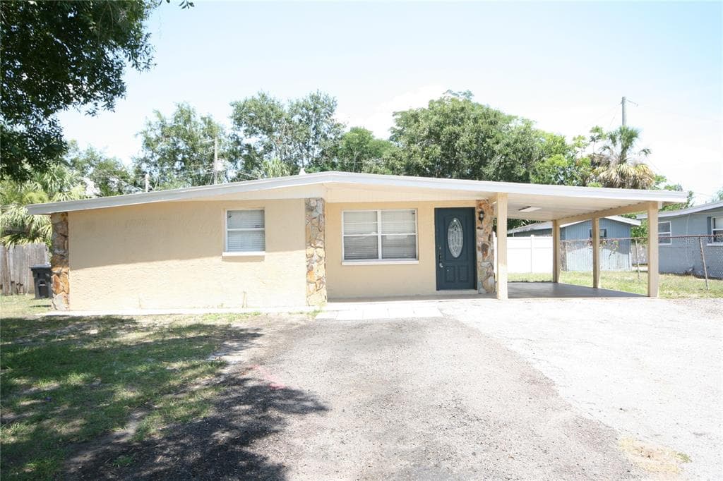 5417 GOLDEN DRIVE TAMPA, FL 33634