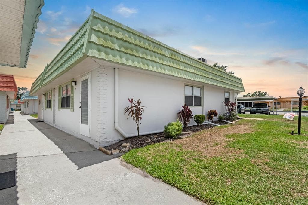 1802 BEDFORD LANE UNIT 7 SUN CITY CENTER, FL 33573