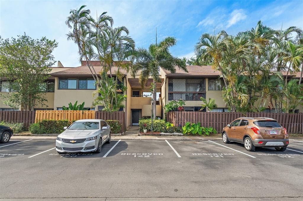 775 N VILLAGE DRIVE N UNIT 106 ST PETERSBURG, FL 33716