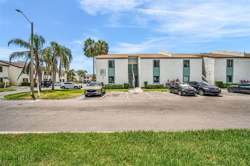 776 116TH AVENUE N UNIT 1110 ST PETERSBURG, FL 33716
