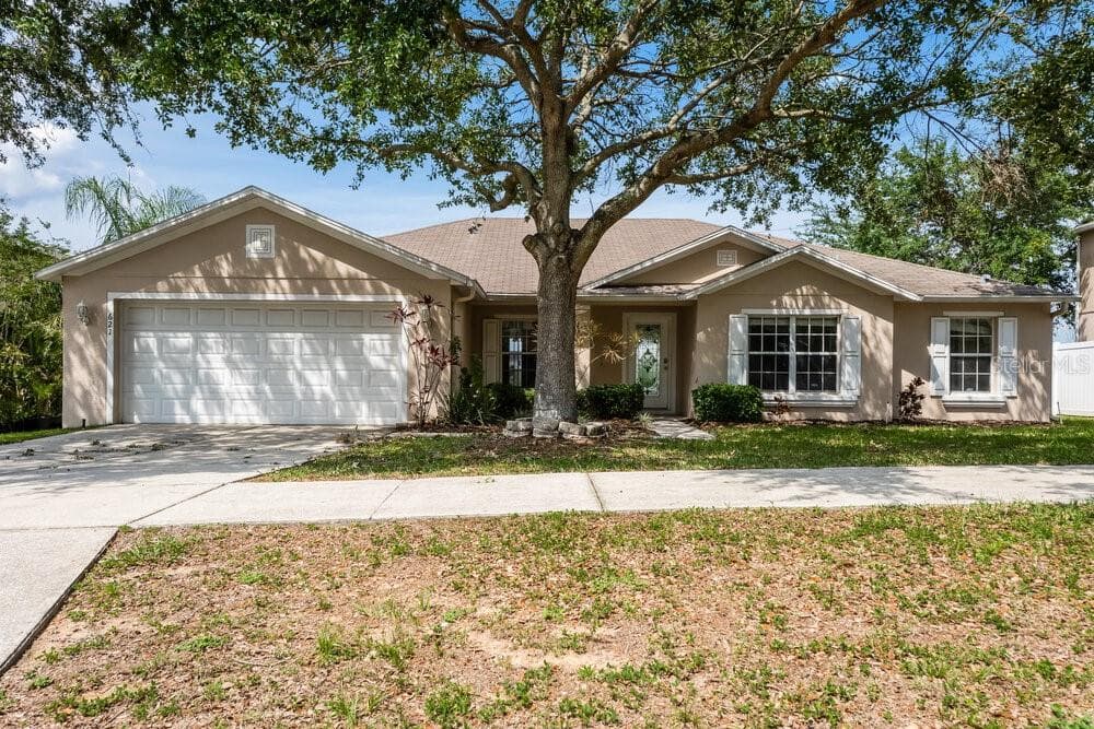 621 SKYRIDGE ROAD CLERMONT, FL 34711