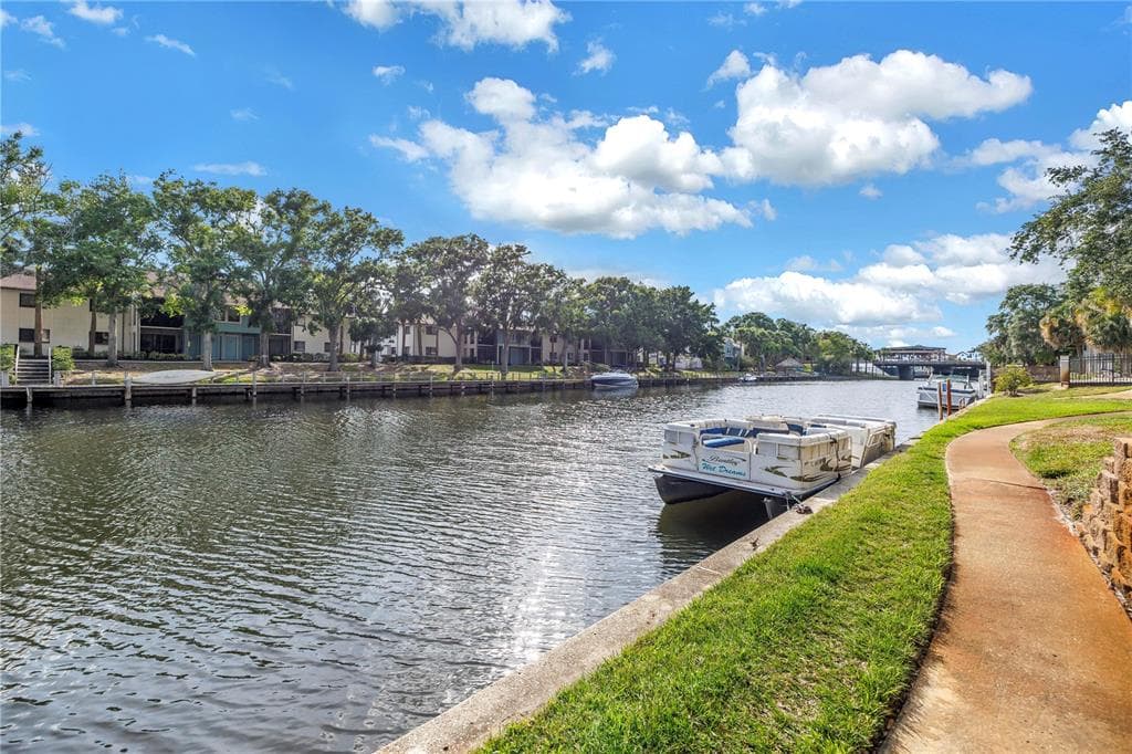 6309 NEWTOWN CIRCLE UNIT 9B2 TAMPA, FL 33615