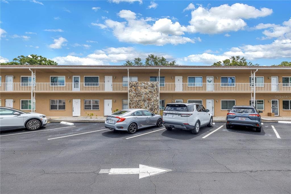 8039 GARDEN DRIVE UNIT 105 SEMINOLE, FL 33777