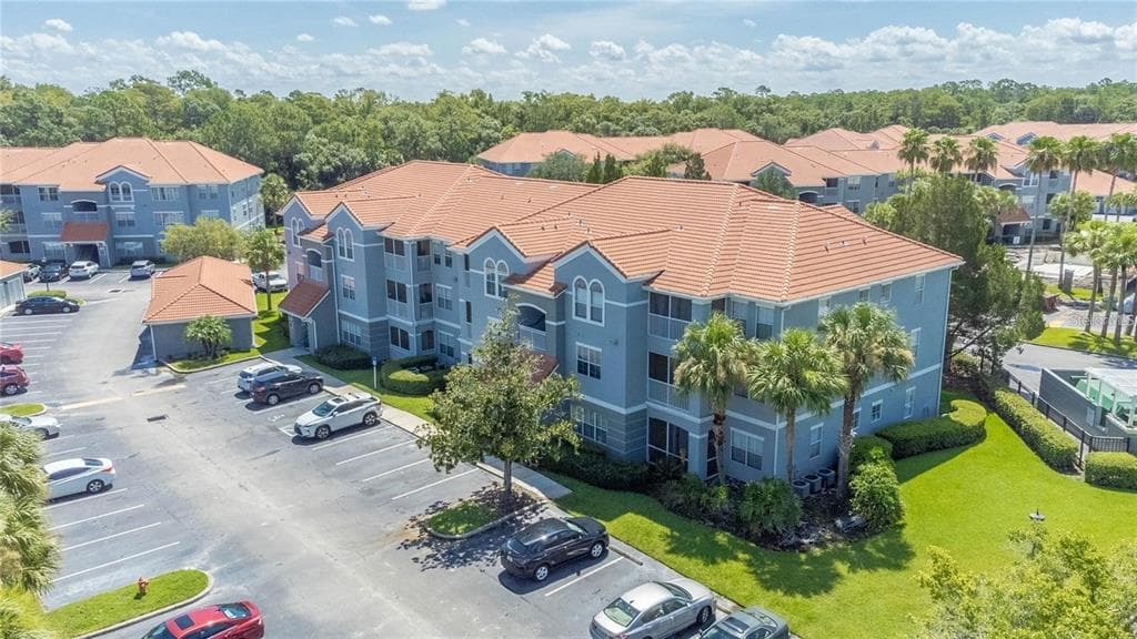 18001 N RICHMOND PLACE DRIVE UNIT 312 TAMPA, FL 33647