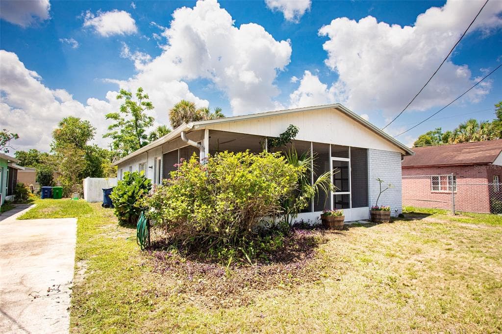 2403 E OSBORNE AVENUE TAMPA, FL 33610