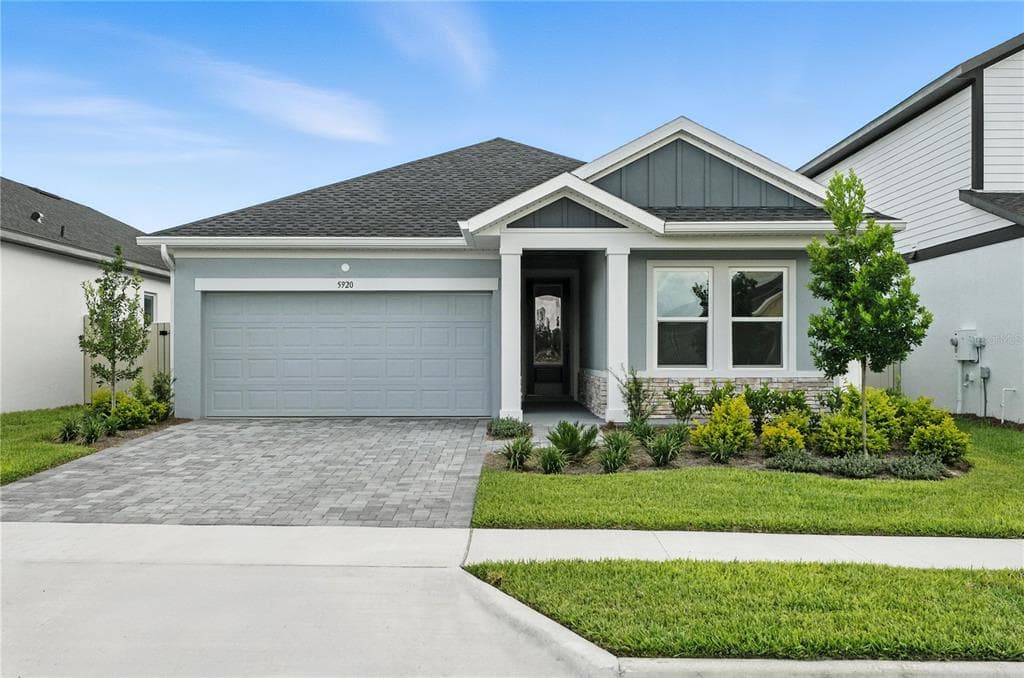 5920 BRISTLE OAK STREET MOUNT DORA, FL 32757