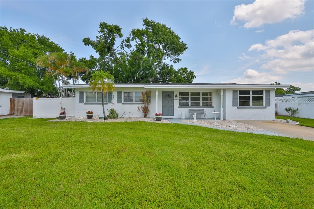 513 FAIRHOPE DRIVE APOLLO BEACH, FL 33572