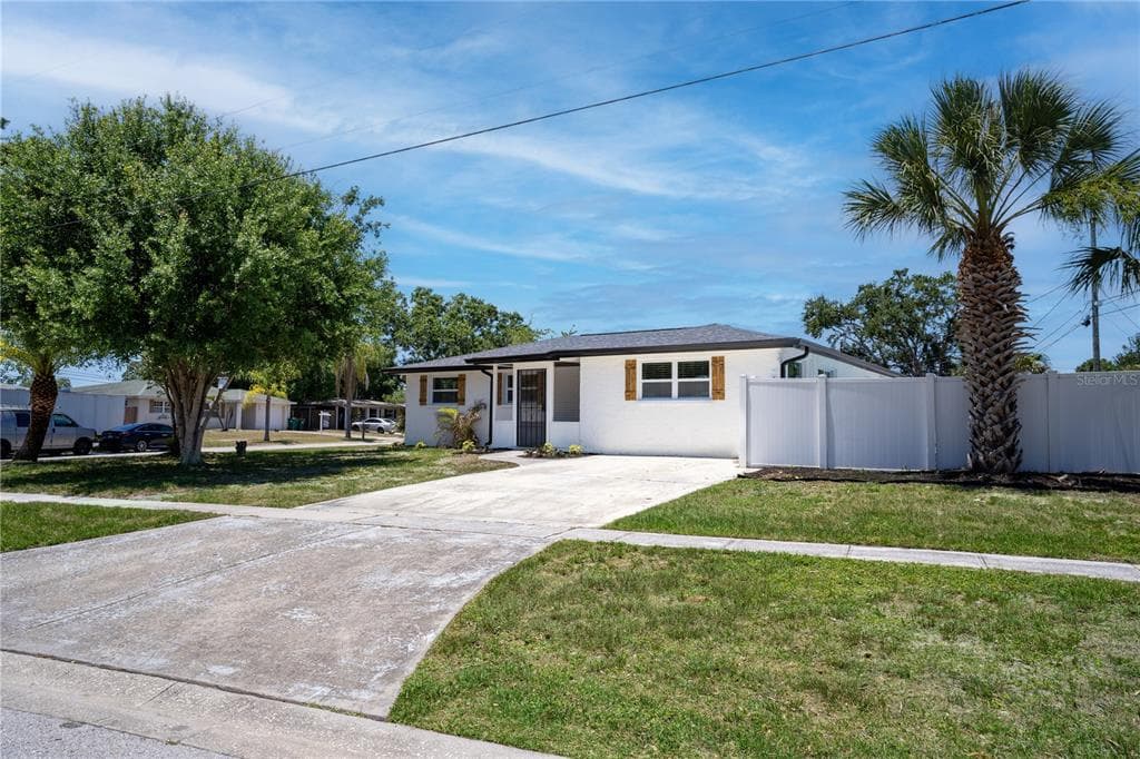 9097 SOUTHERN COMFORT DRIVE LARGO, FL 33773