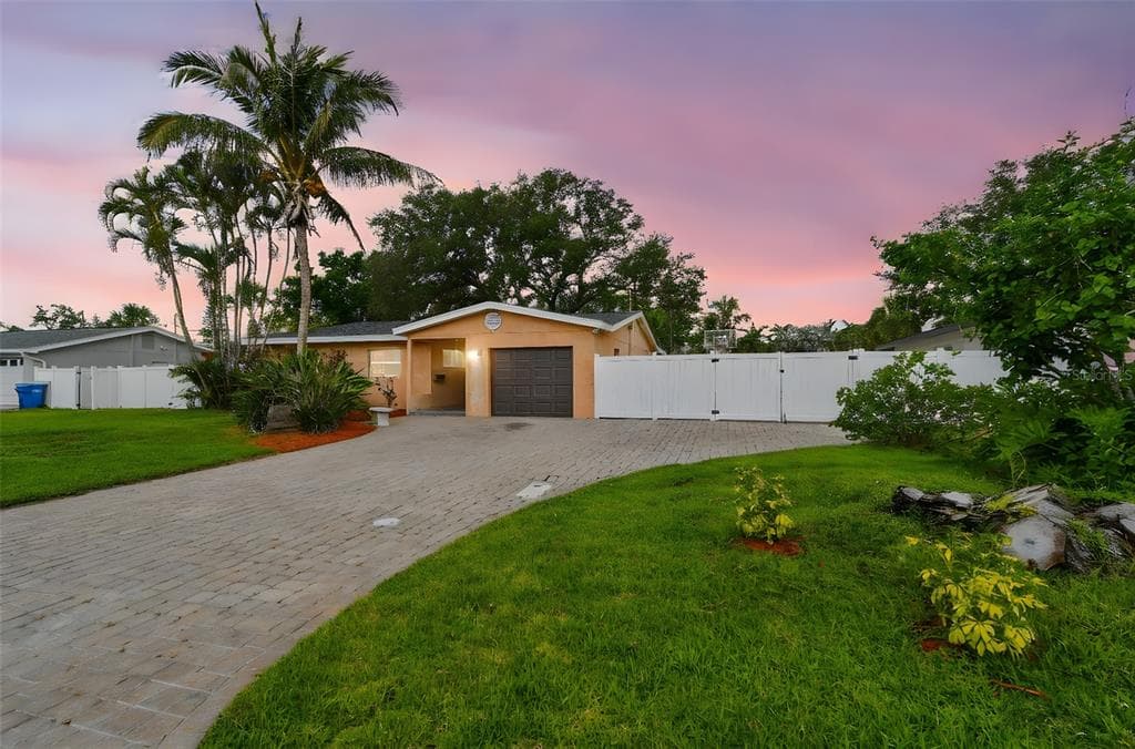 4400 HELENA STREET NE ST PETERSBURG, FL 33703