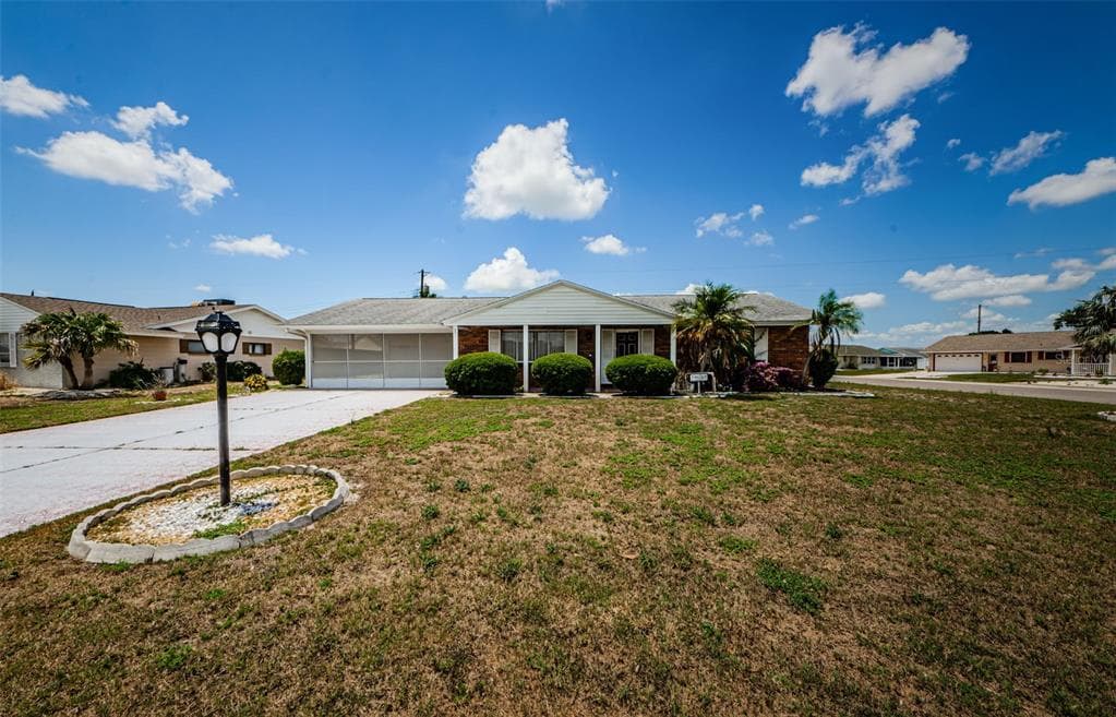 801 OAKMONT AVENUE SUN CITY CENTER, FL 33573
