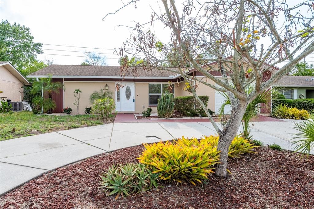 10841 CASA GRANDE AVENUE PORT RICHEY, FL 34668