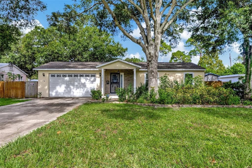 1524 ESSEX DRIVE N ST PETERSBURG, FL 33710