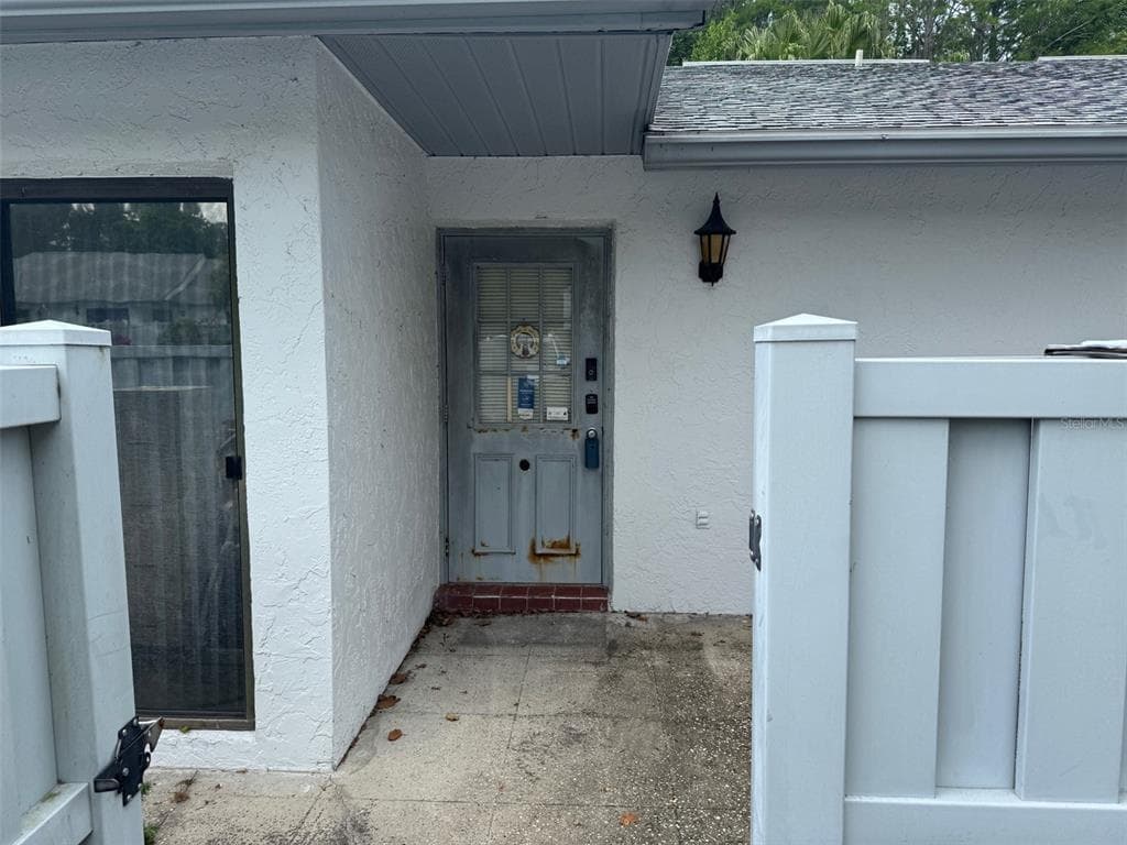 1371 PINE RIDGE CIRCLE E UNIT B8 TARPON SPRINGS, FL 34688