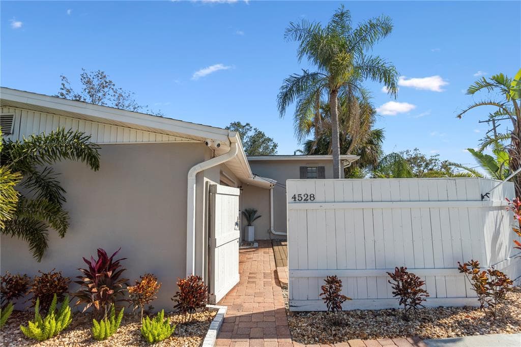 4528 S GAINES ROAD TAMPA, FL 33611