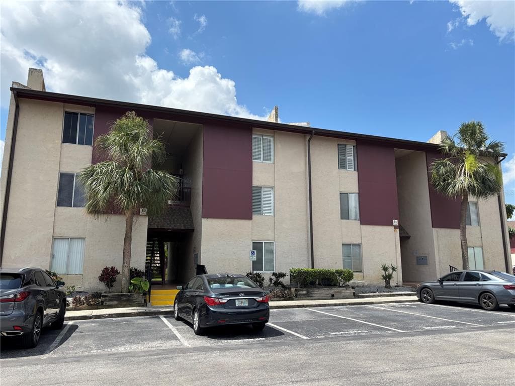 3814 N LAKE DRIVE UNIT 65 TAMPA, FL 33614