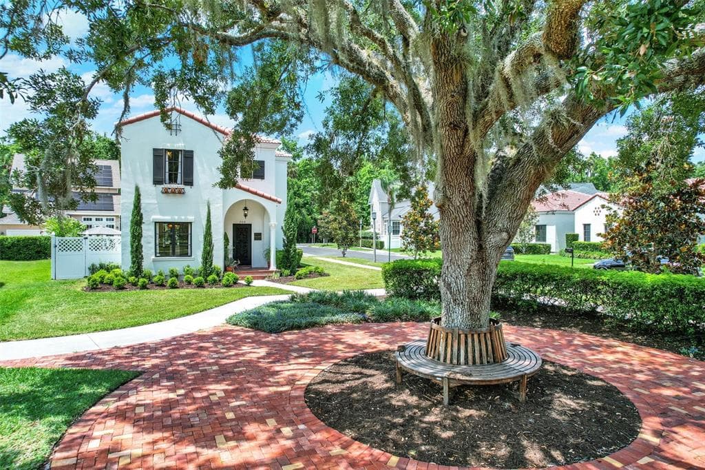 740 OAK SHADOWS ROAD KISSIMMEE, FL 34747