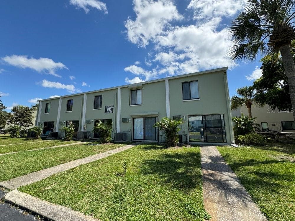 20890 NEGRIL COURT UNIT R-02 LUTZ, FL 33558