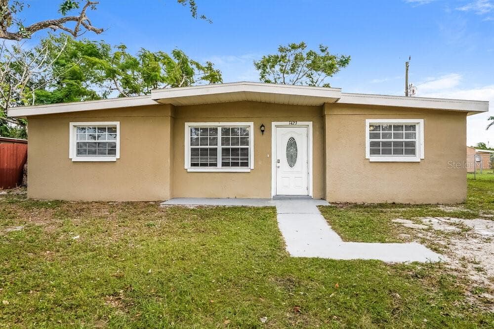 1423 BROOKHILL DRIVE FORT MYERS, FL 33916