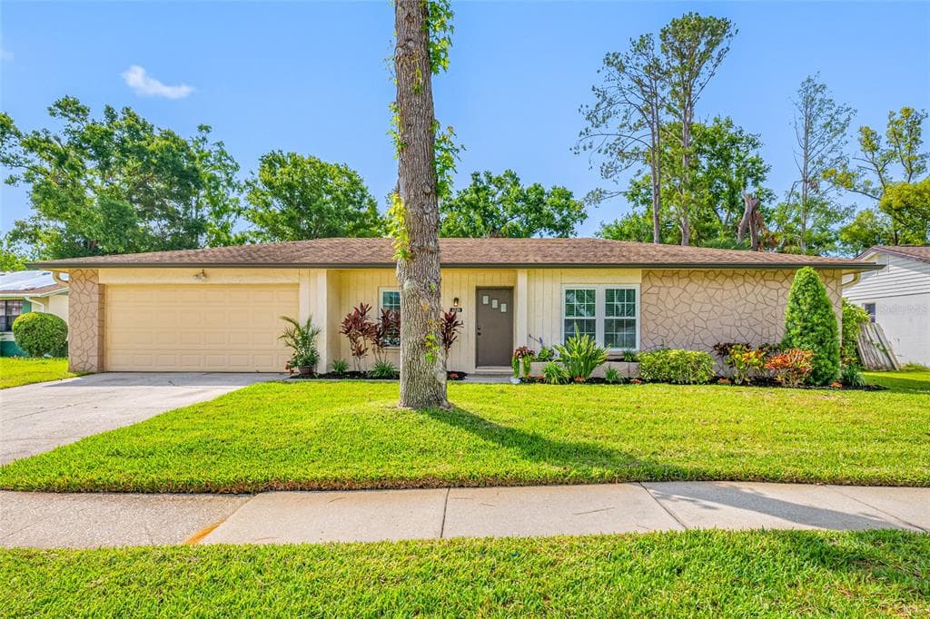 4220 WOODLARK DRIVE TAMPA, FL 33624