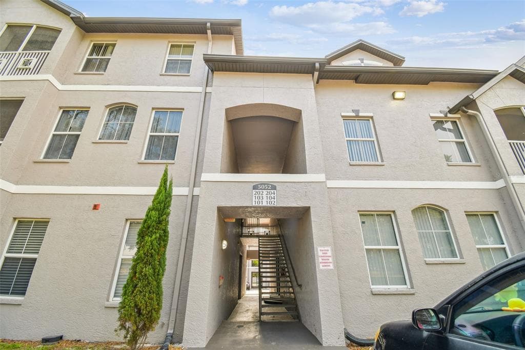 5052 SUNRIDGE PALMS DRIVE UNIT 102 TAMPA, FL 33617