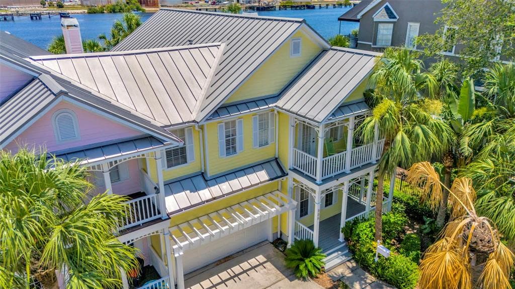 936 HEMINGWAY CIRCLE