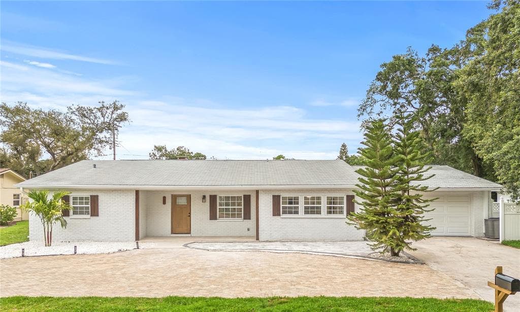 2554 LAKE ELLEN CIRCLE