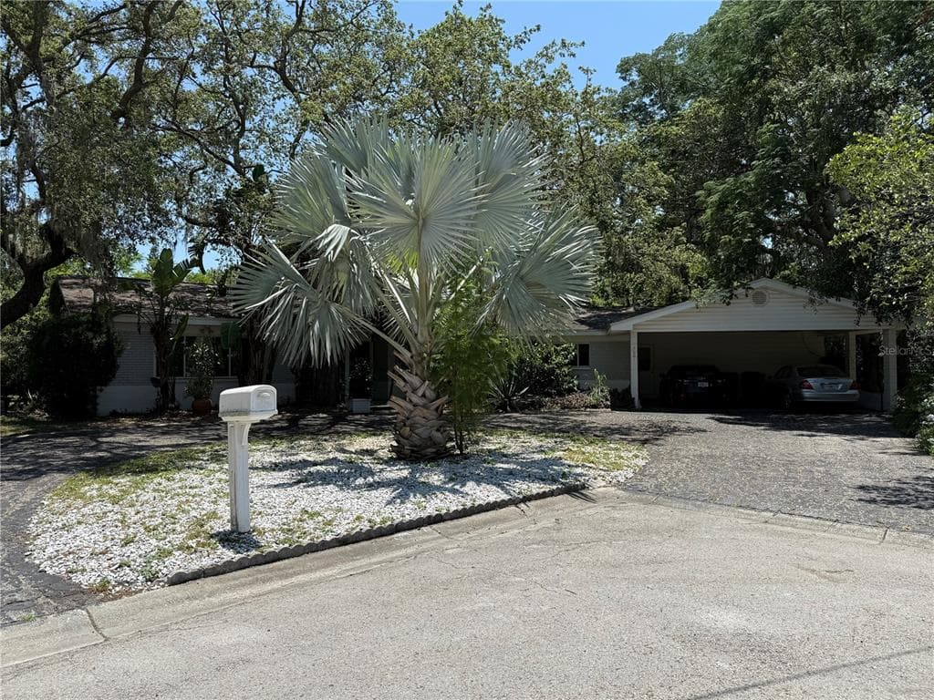 7601 PINE HILL DRIVE TAMPA, FL 33617