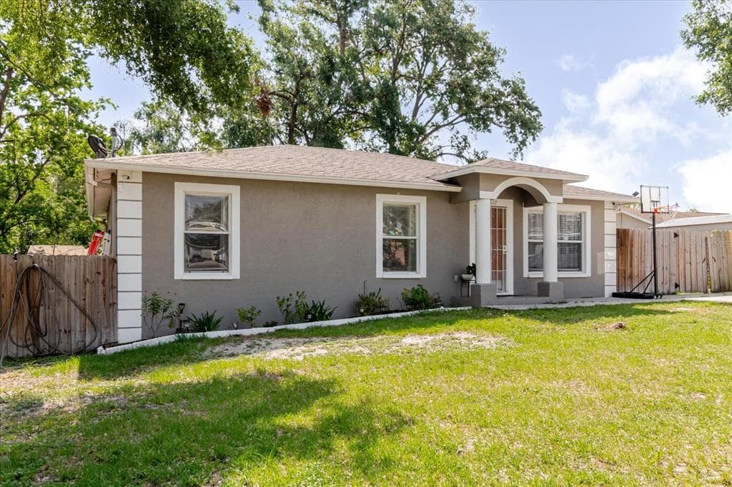8517 N BRANCH AVENUE TAMPA, FL 33604