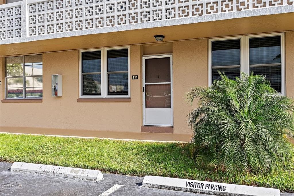 5095 BAY STREET NE UNIT 111 ST PETERSBURG, FL 33703