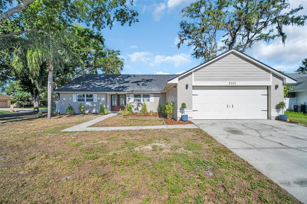 3202 CULLENDALE DRIVE TAMPA, FL 33618