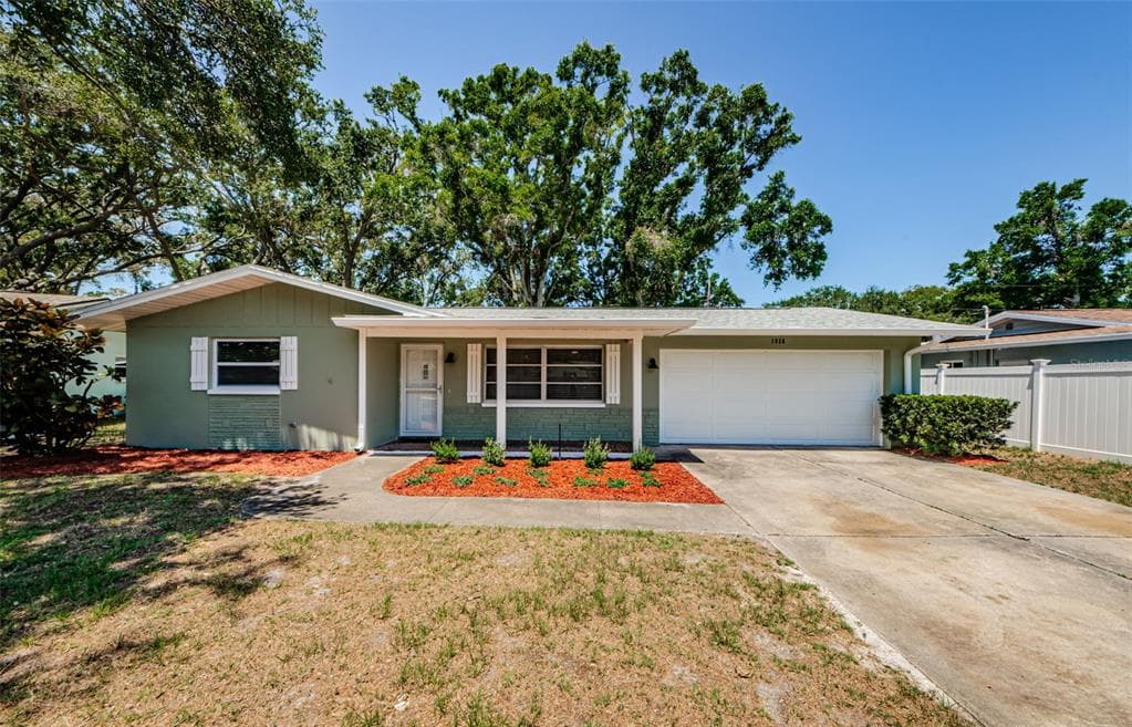 1926 FAIRWAY CIRCLE W DUNEDIN, FL 34698